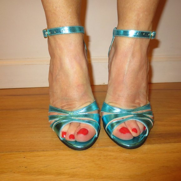 NIB Beautiful FUSS Metallic Turquoise Ankle Strap Stiletto Sandals - Picture 2 of 9